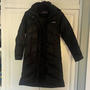 Patagonia Women's XS Black Puffer Jacket with hood
